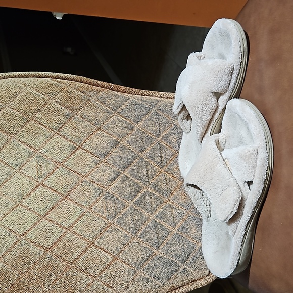 vionic slip on tennis shoes